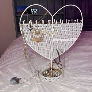 heart shaped children’s jewelry holder